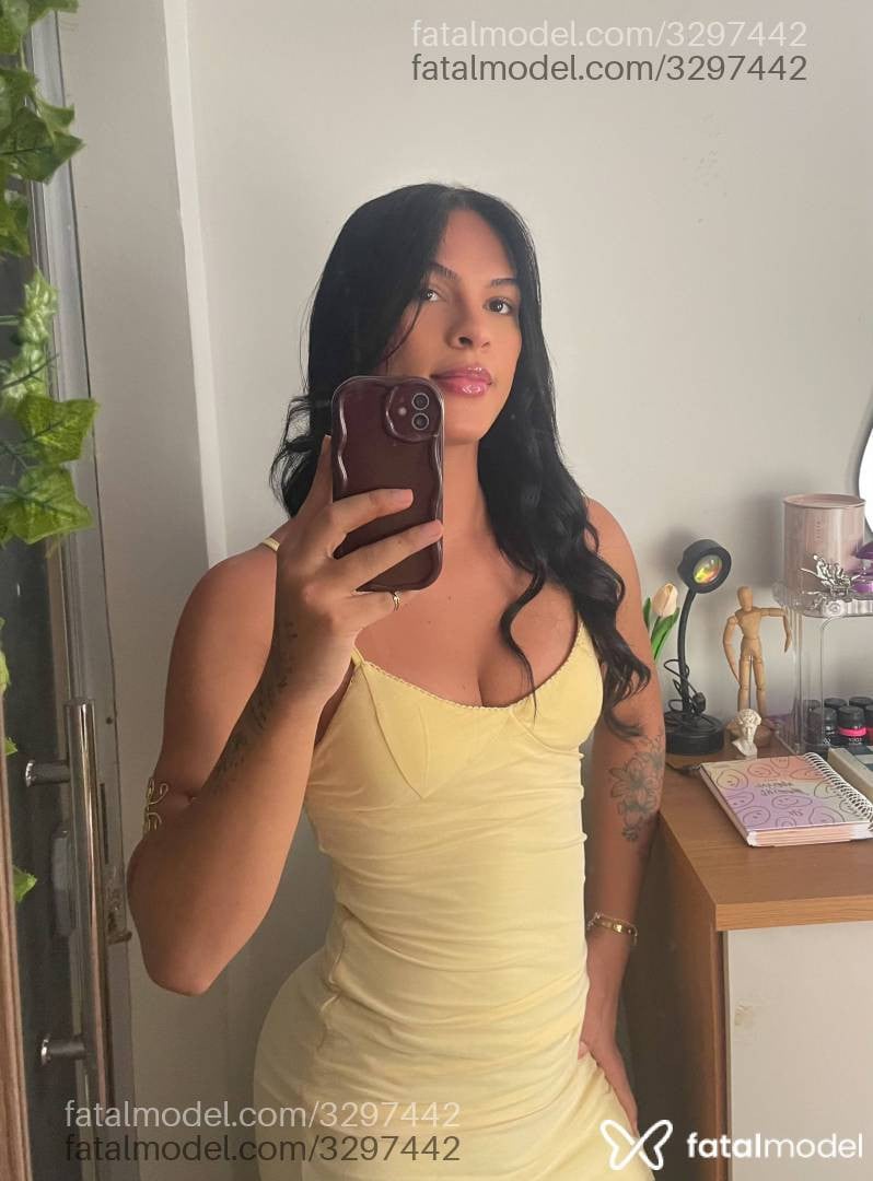 Acompanhante mulher trans morena (o) de olhos castanhos - Savanna