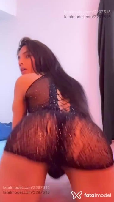 Acompanhante mulher trans ruiva (o) de olhos pretos - Rafaellats