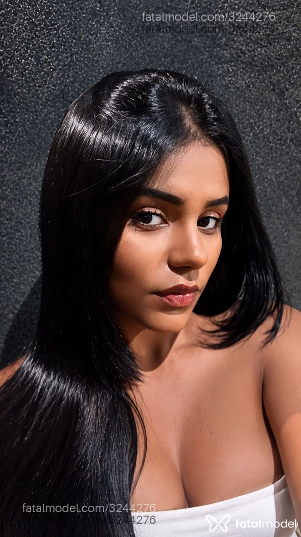 Acompanhante mulher morena (o) de olhos castanhos - Dhmarquesa