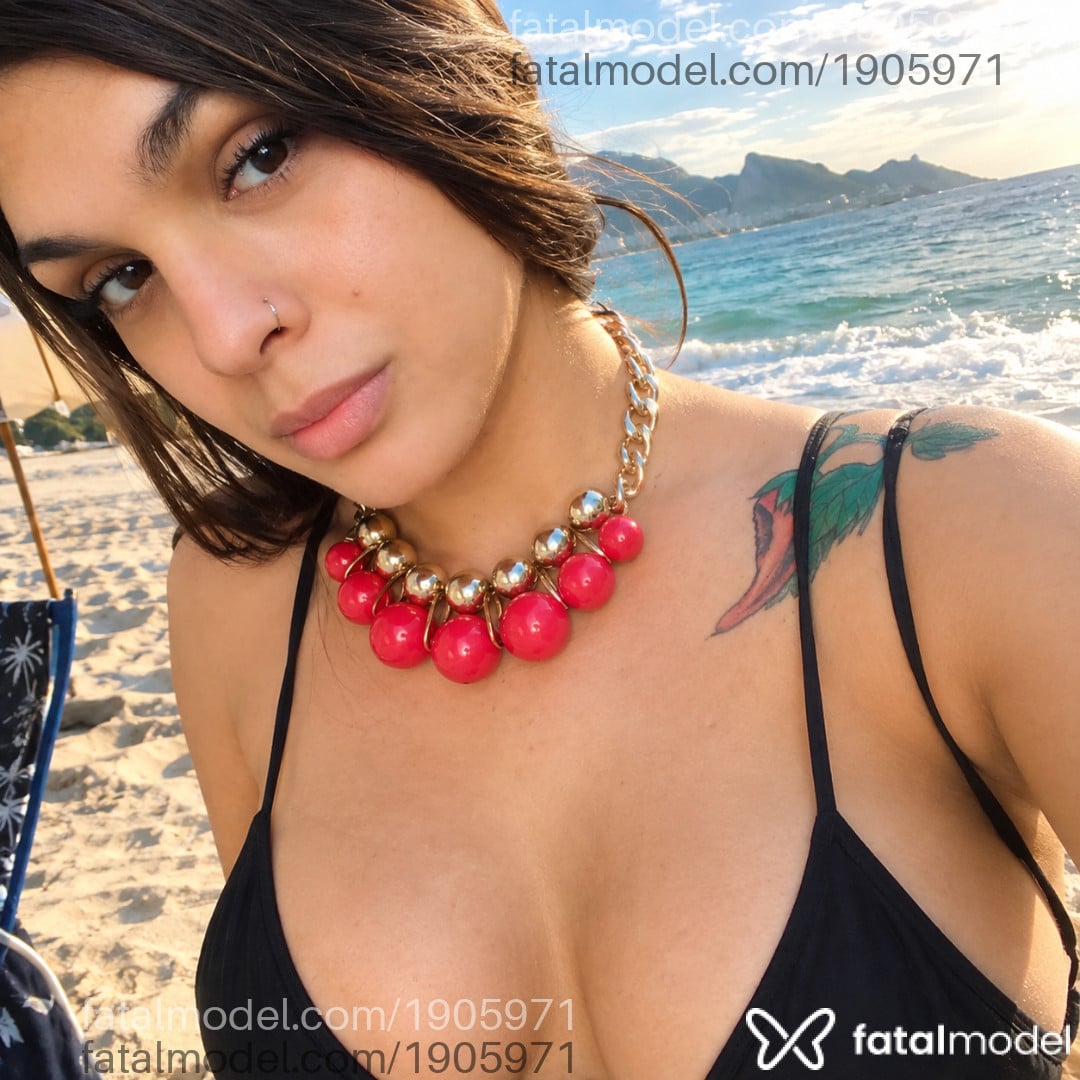 Acompanhante mulher trans loira (o) de olhos castanhos - Bruna Lago