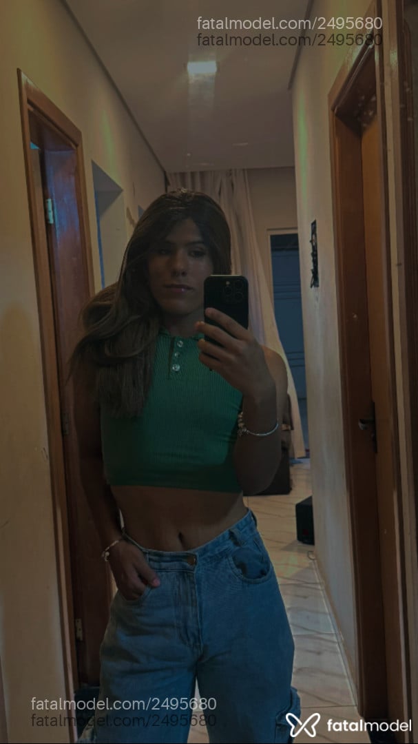 Acompanhante mulher trans morena (o) de olhos pretos - Aylla Silva