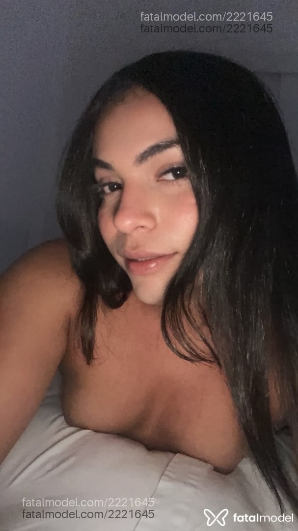 Acompanhante mulher trans morena (o) de olhos mel - Lavínia