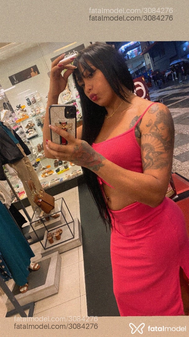 Acompanhante mulher trans morena (o) de olhos pretos - Versátilvem