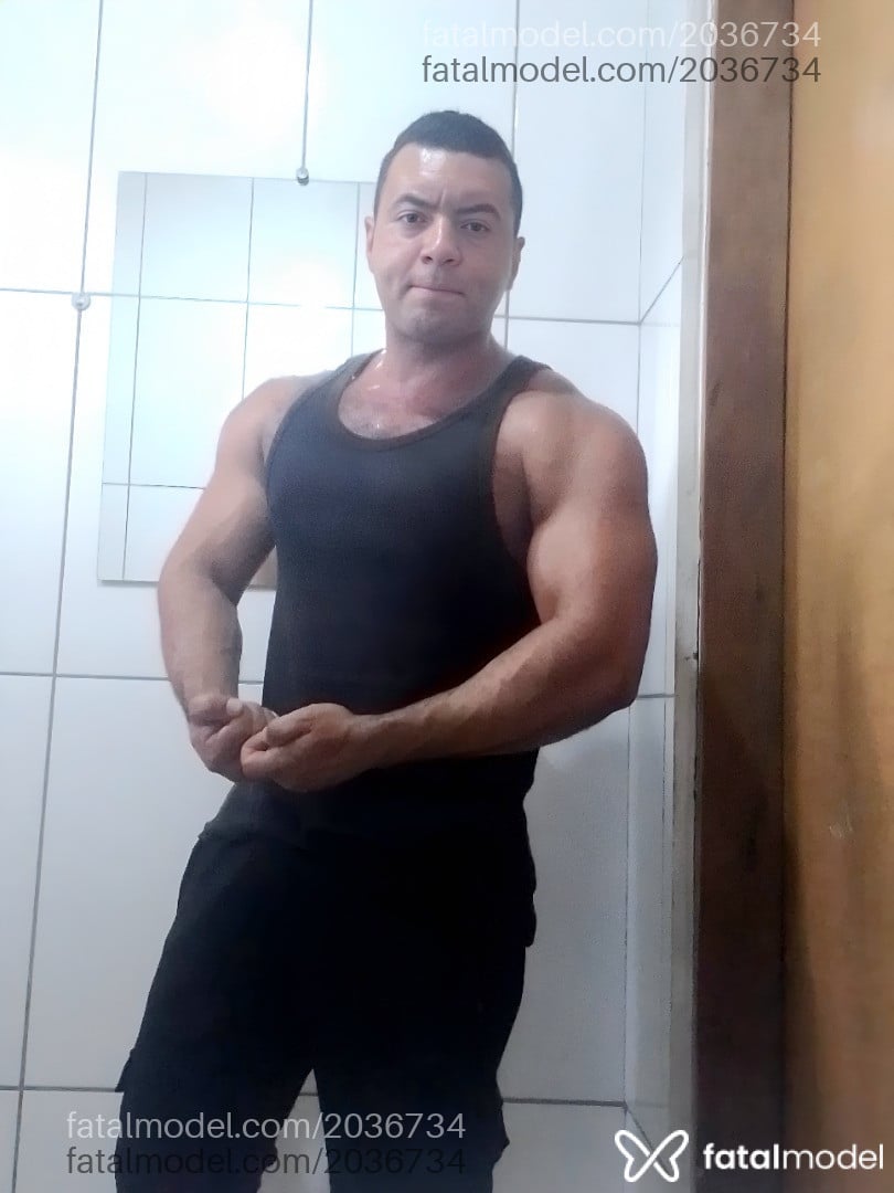 Acompanhante homem morena (o) de olhos castanhos - Magnata