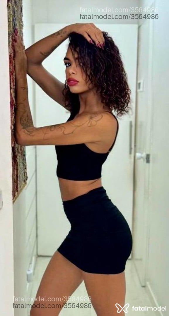 Acompanhante mulher morena (o) de olhos castanhos - Suzii
