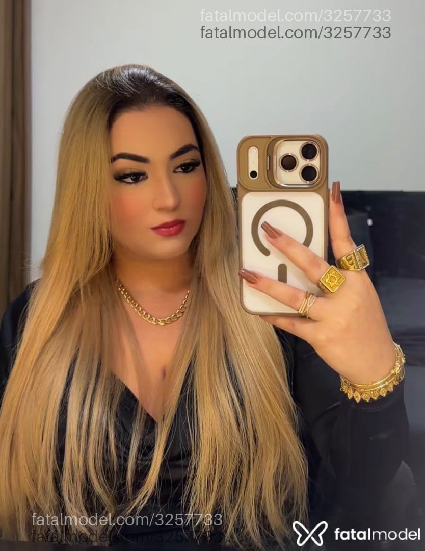 Acompanhante mulher loira (o) de olhos castanhos - Pantera Gold