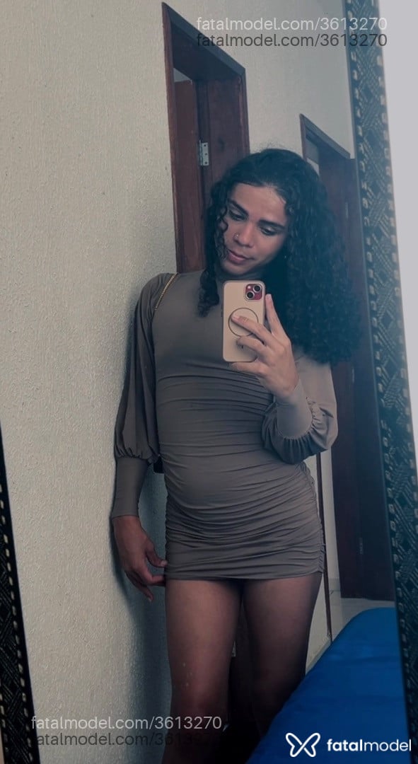 Acompanhante mulher trans morena (o) de olhos castanhos - Luiza