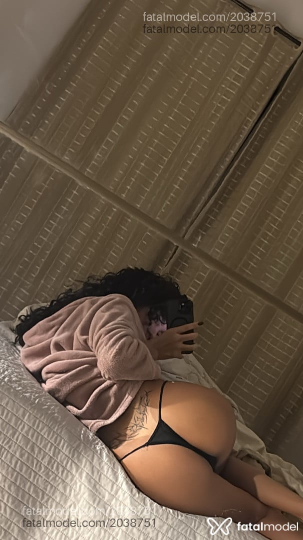 Acompanhante mulher morena (o) de olhos castanhos - Lauren