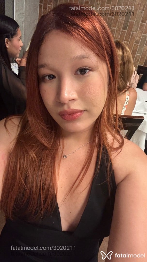 Acompanhante mulher trans com cabelo castanho de olhos castanhos - Cherrybabe
