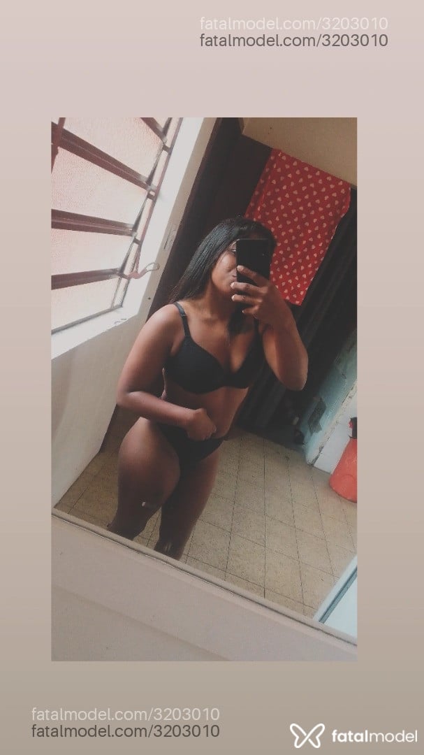 Acompanhante mulher morena (o) de olhos pretos - Carol Silva