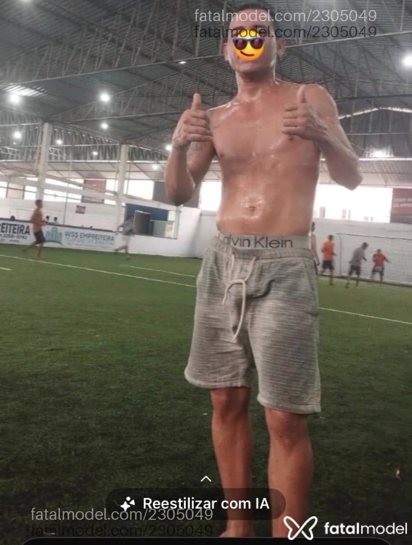 Acompanhante homem com cabelo castanho de olhos pretos - Wendel