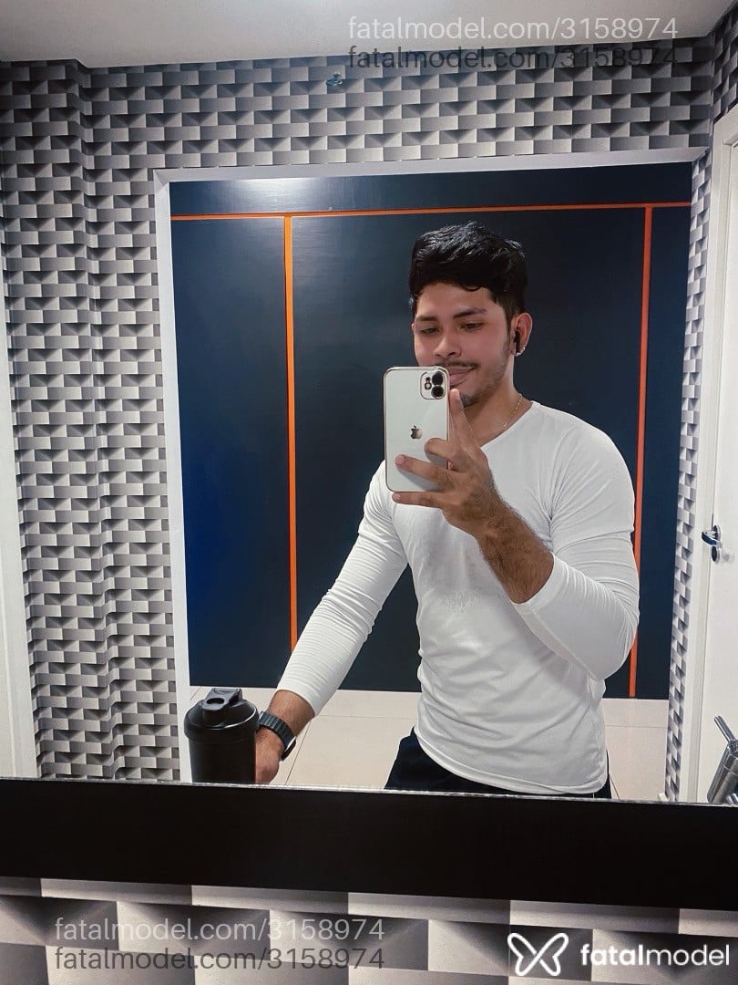 Acompanhante homem morena (o) de olhos pretos - Lucas