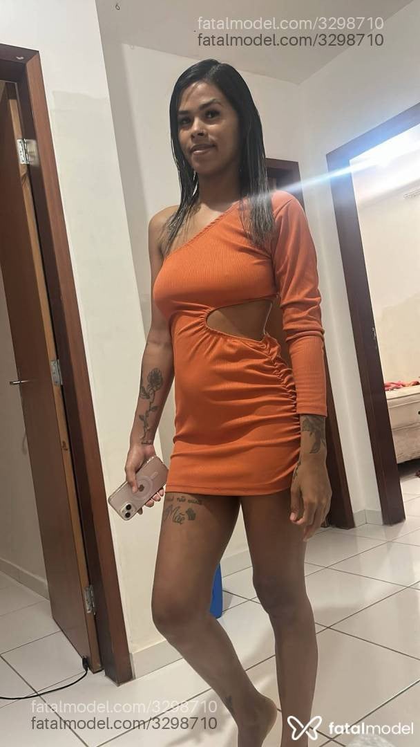 Acompanhante mulher com cabelo castanho de olhos castanhos em Virtual - Silva