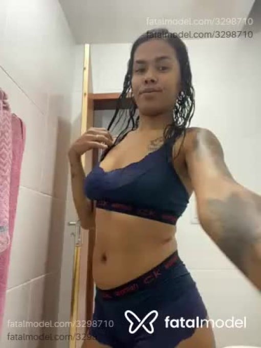 Acompanhante mulher com cabelo castanho de olhos castanhos em Virtual - Silva