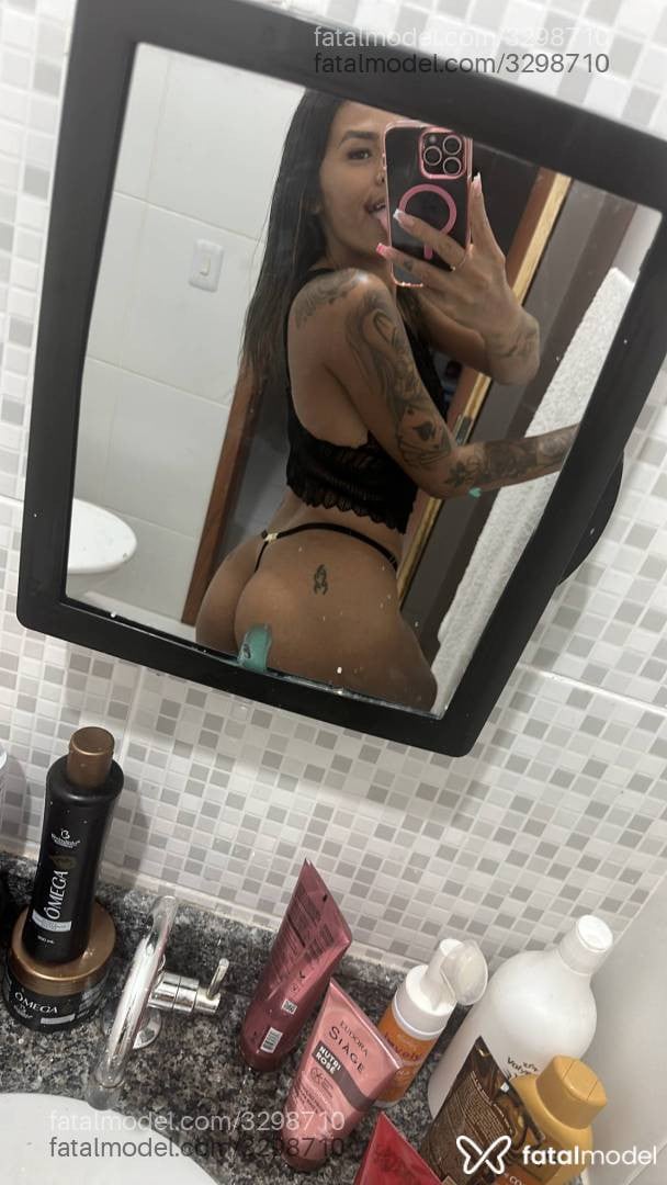 Acompanhante mulher com cabelo castanho de olhos castanhos em Virtual - Silva