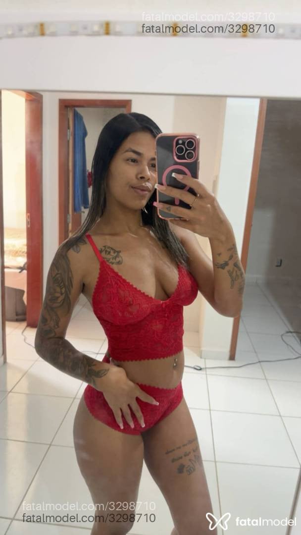Acompanhante mulher com cabelo castanho de olhos castanhos em Virtual - Silva