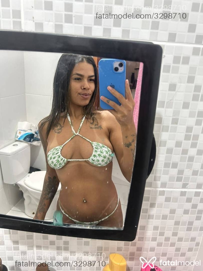 Acompanhante mulher com cabelo castanho de olhos castanhos em Virtual - Silva