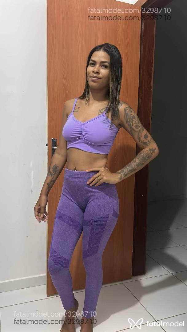 Acompanhante mulher com cabelo castanho de olhos castanhos em Virtual - Silva