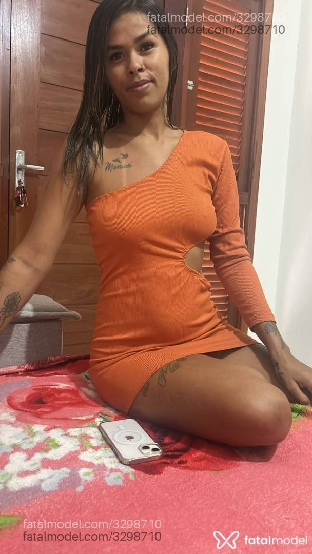 Acompanhante mulher com cabelo castanho de olhos castanhos em Virtual - Silva