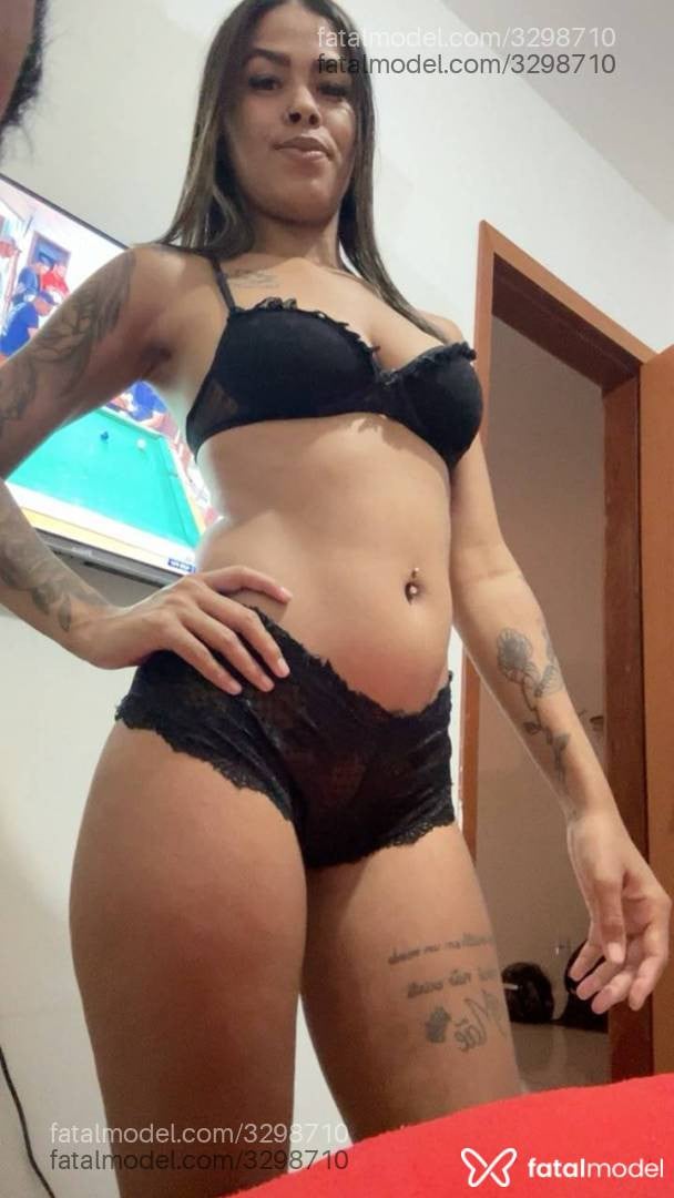 Acompanhante mulher com cabelo castanho de olhos castanhos em Virtual - Silva