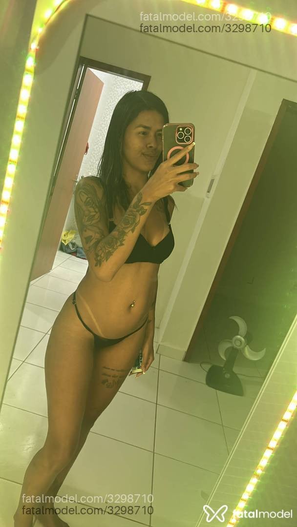 Acompanhante mulher com cabelo castanho de olhos castanhos em Virtual - Silva