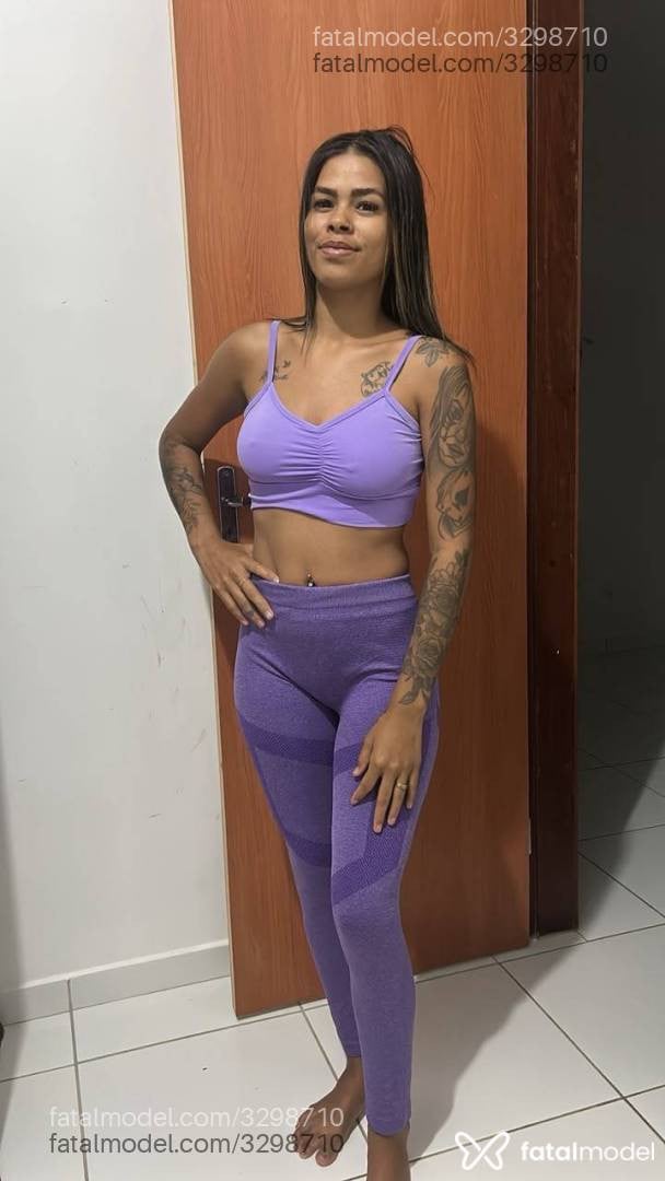Acompanhante mulher com cabelo castanho de olhos castanhos em Virtual - Silva