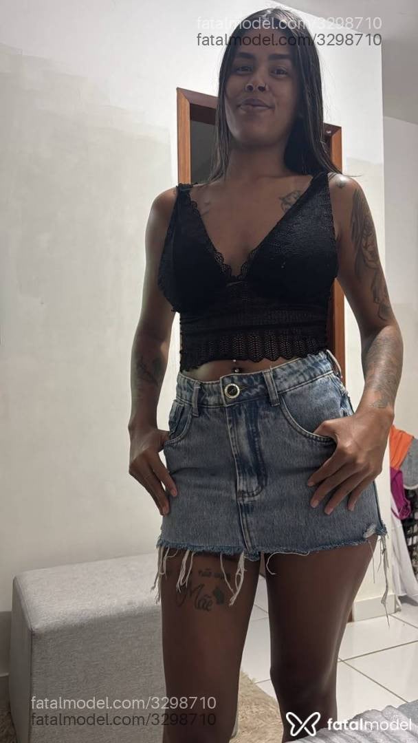Acompanhante mulher com cabelo castanho de olhos castanhos em Virtual - Silva