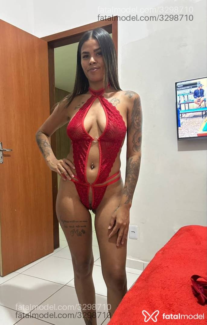 Acompanhante mulher com cabelo castanho de olhos castanhos em Virtual - Silva