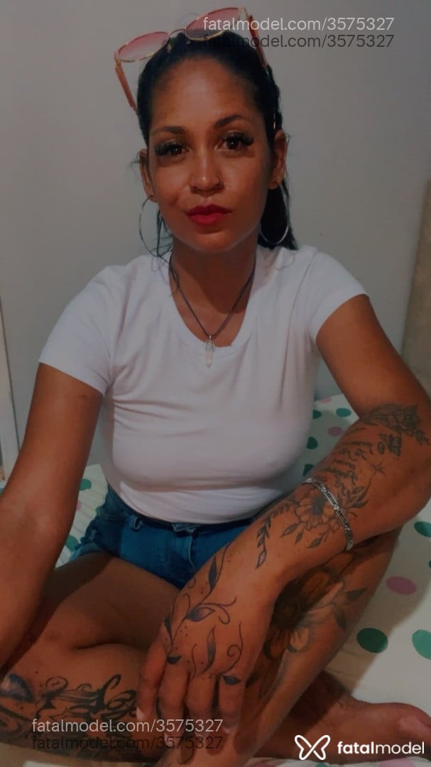 Acompanhante mulher com cabelo castanho de olhos pretos - Morena