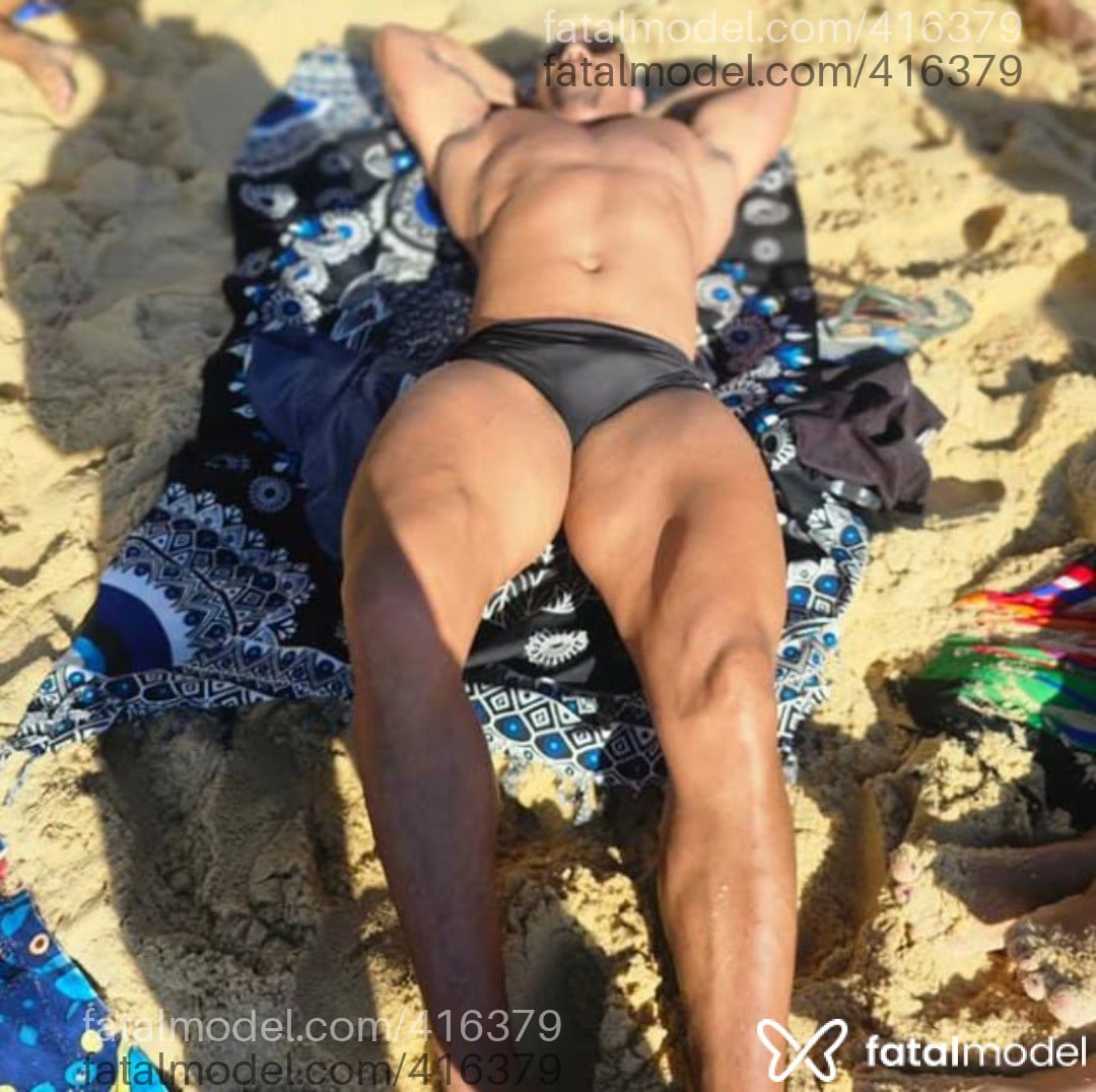 Acompanhante homem com cabelo castanho de olhos castanhos - Iago