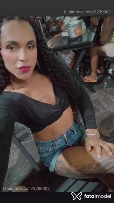 Acompanhante mulher trans morena (o) de olhos castanhos - Deyvilla Acompanhante mulher trans morena (o) de olhos castanhos - Deyvilla