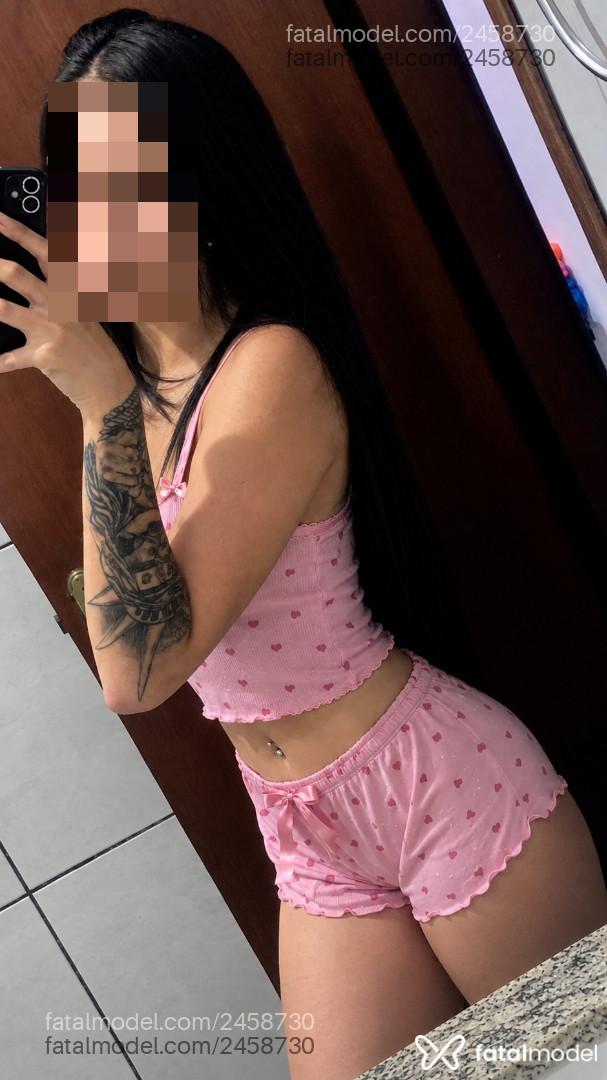 Acompanhante mulher com cabelo castanho de olhos castanhos - Esther Nômade