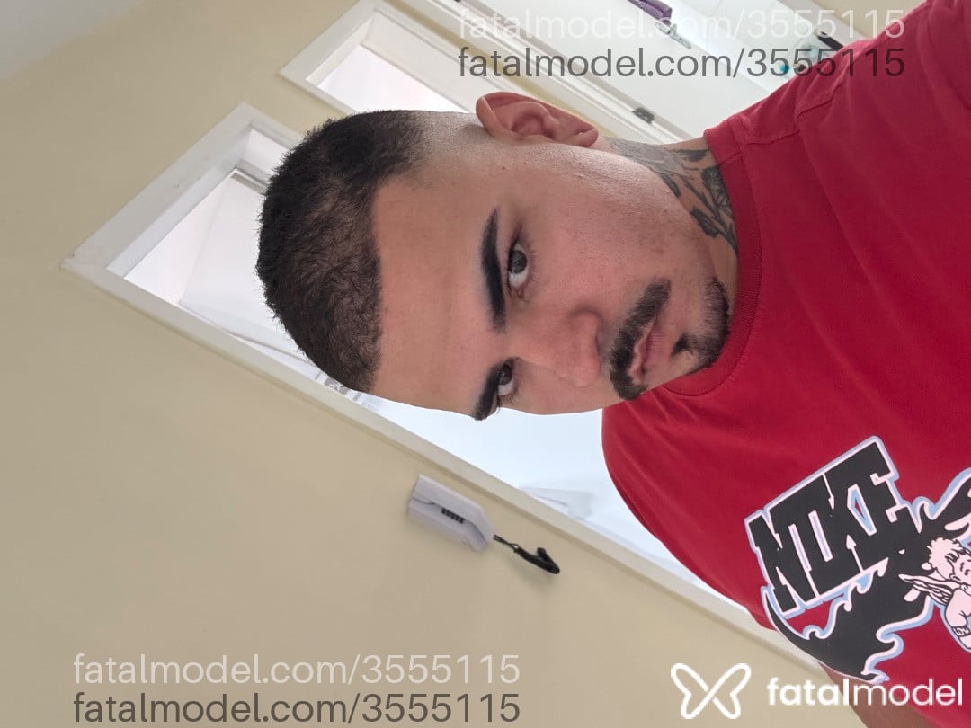 Acompanhante homem com cabelo castanho de olhos castanhos - Rodrigo
