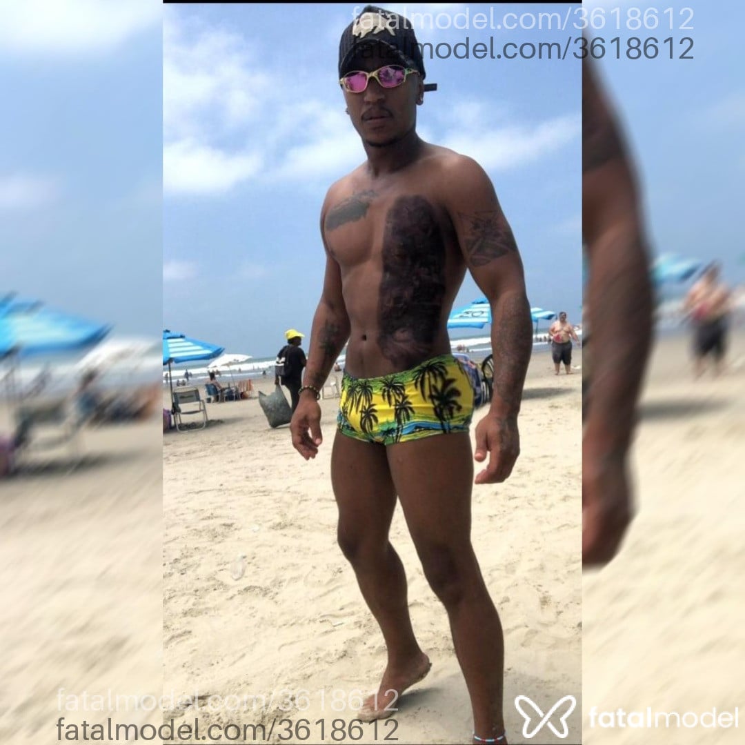 Acompanhante homem morena (o) de olhos castanhos - Vitchenzocarioca