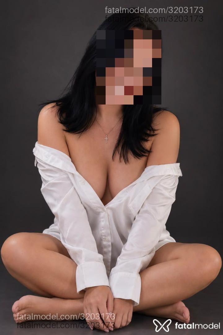 Acompanhante mulher morena (o) de olhos mel - Ninaa