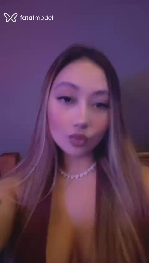 Acompanhante mulher loira (o) de olhos castanhos - Jade Oshiro