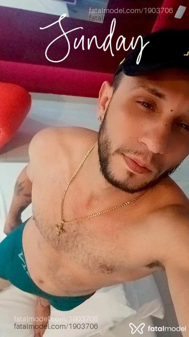Acompanhante homem com cabelo castanho de olhos castanhos - Henroquemoreno