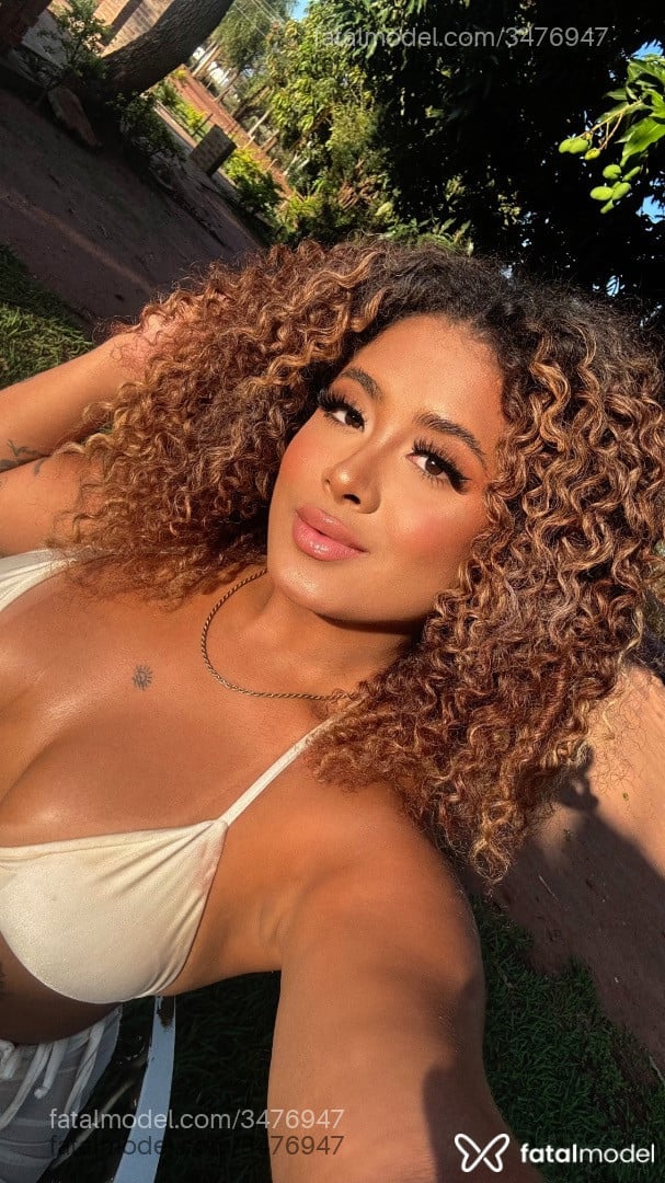 Acompanhante mulher morena (o) de olhos pretos - Ariely Rodrigues