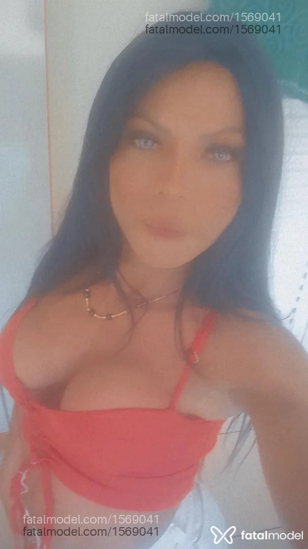 Acompanhante travesti com cabelo castanho de olhos verdes - MICHELLY LEMOS