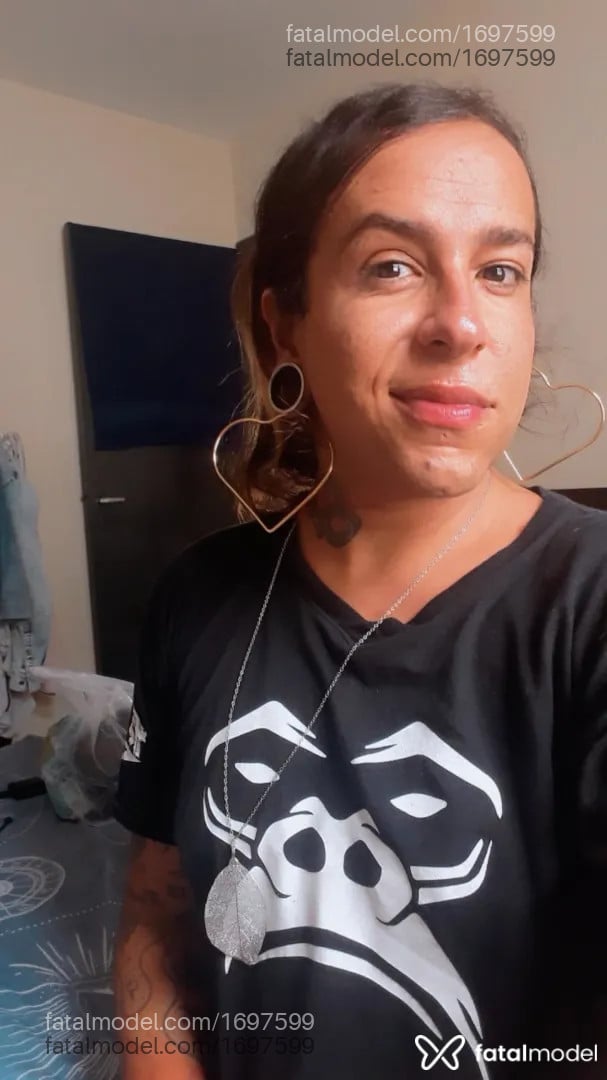 Acompanhante mulher trans com cabelo castanho de olhos castanhos - DANIELE CASSIERE