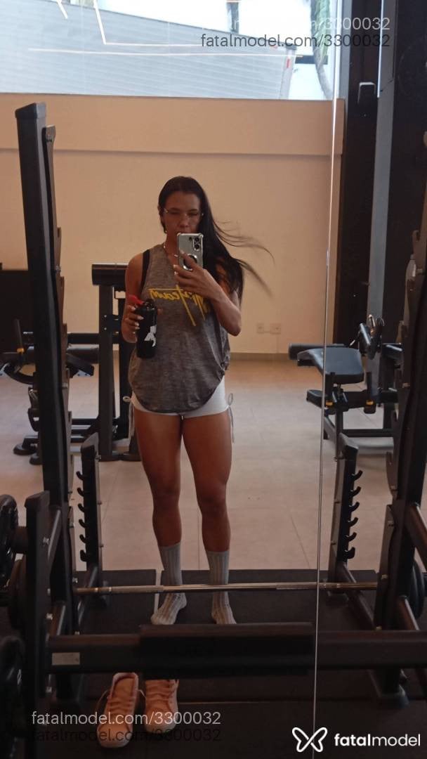 Acompanhante mulher morena (o) de olhos castanhos - Thaly Parado