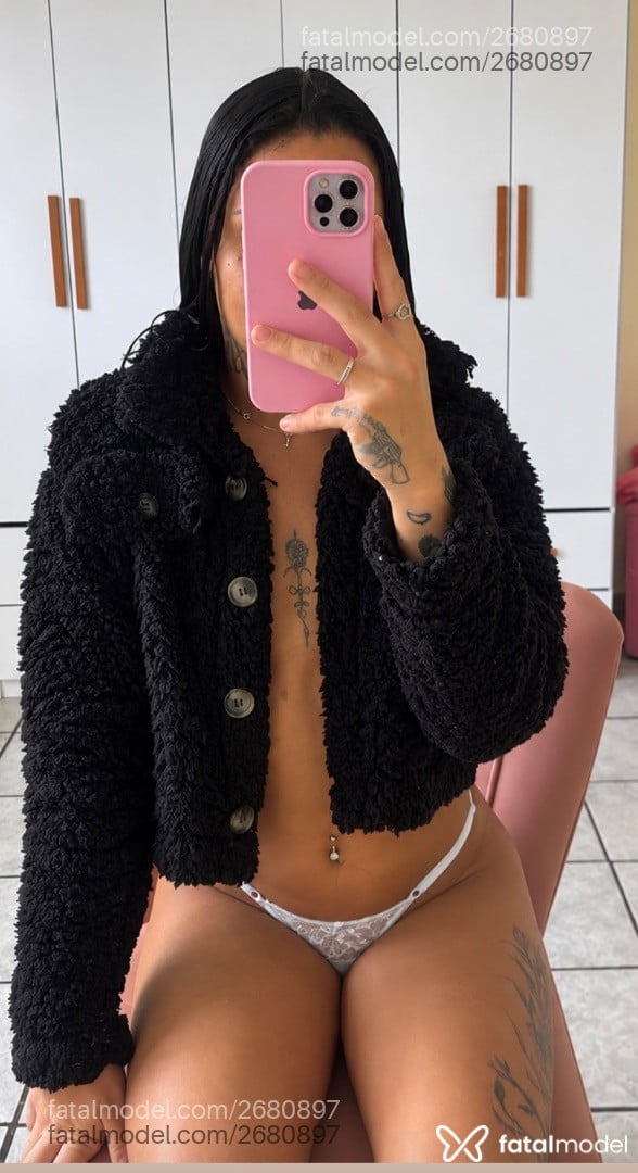 Acompanhante mulher morena (o) de olhos castanhos - Gii