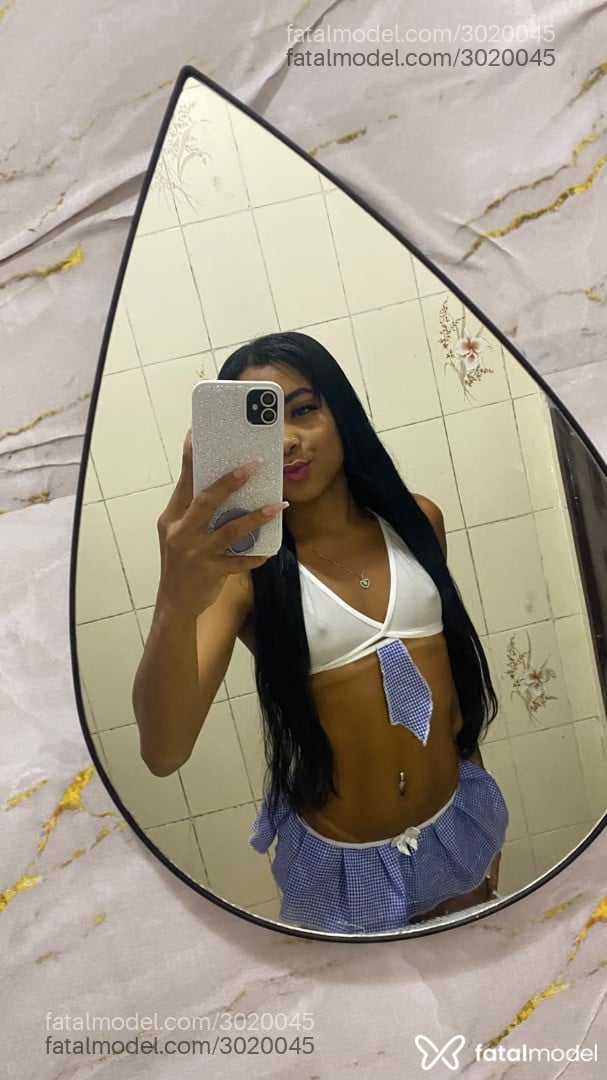 Acompanhante mulher morena (o) de olhos castanhos - Melanie Martinez