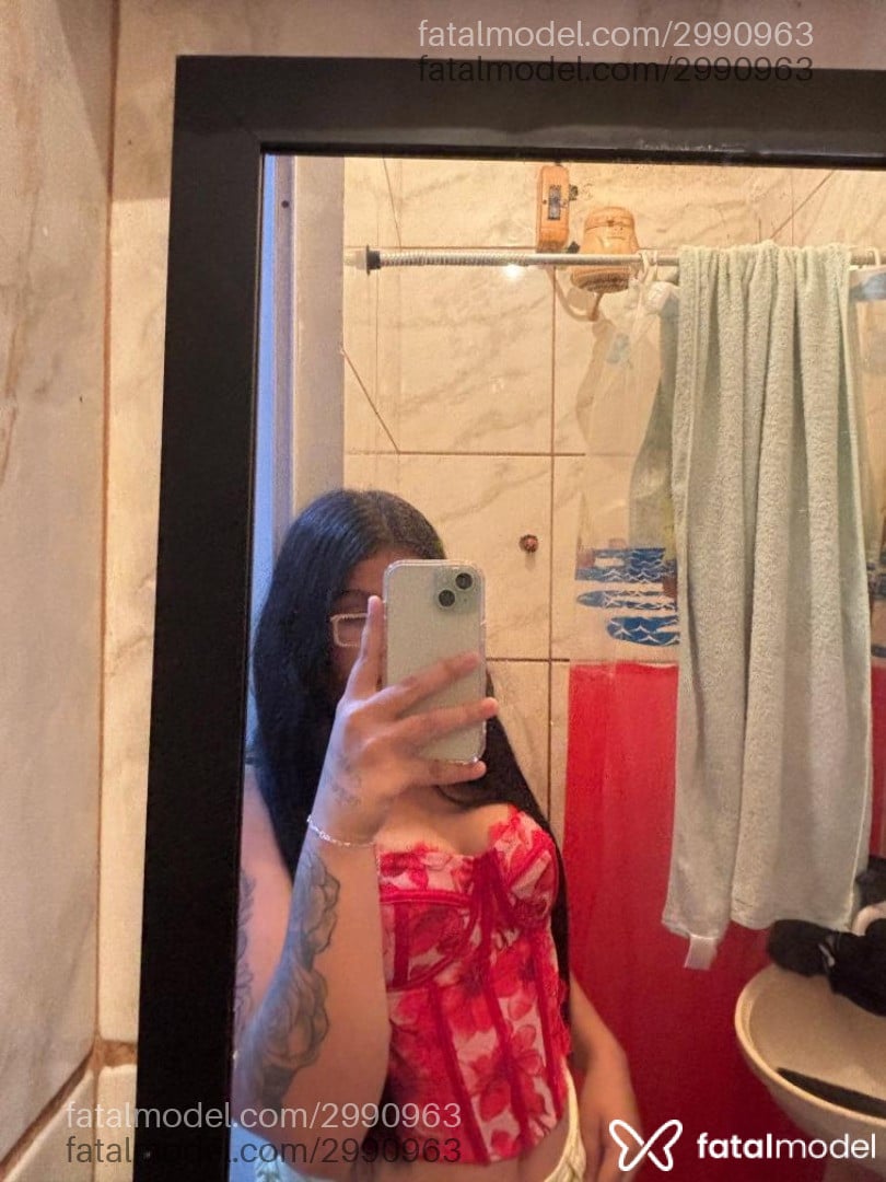 Acompanhante mulher morena (o) de olhos pretos - Alice