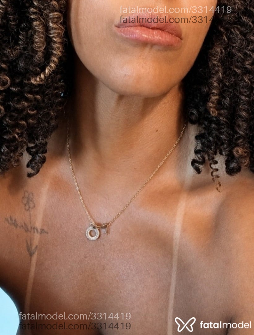 Acompanhante mulher morena (o) de olhos castanhos - Nyara Ébano