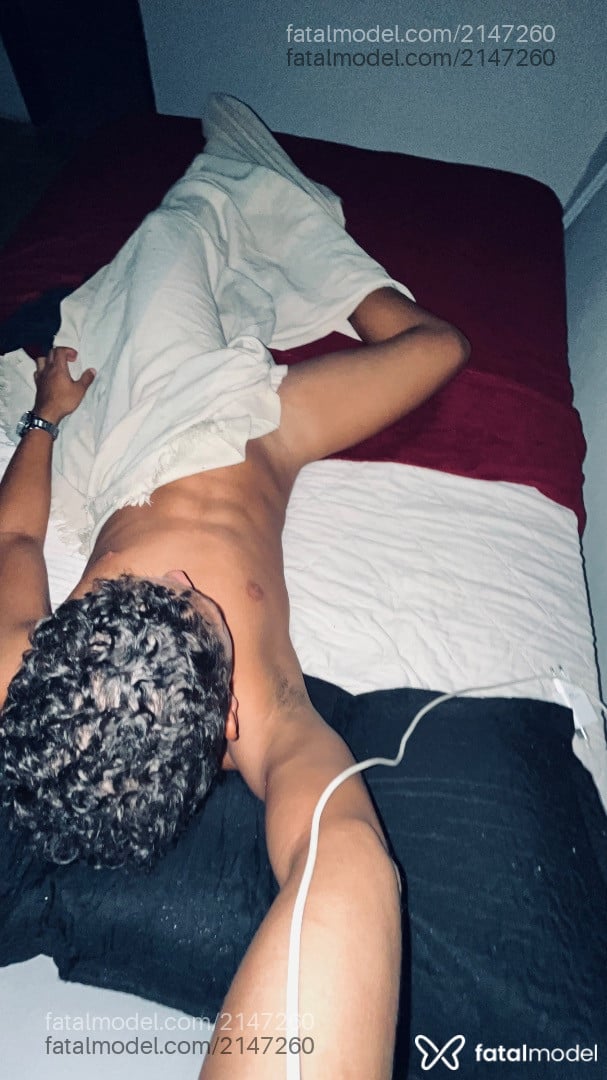 Acompanhante homem com cabelo castanho de olhos castanhos - Eross