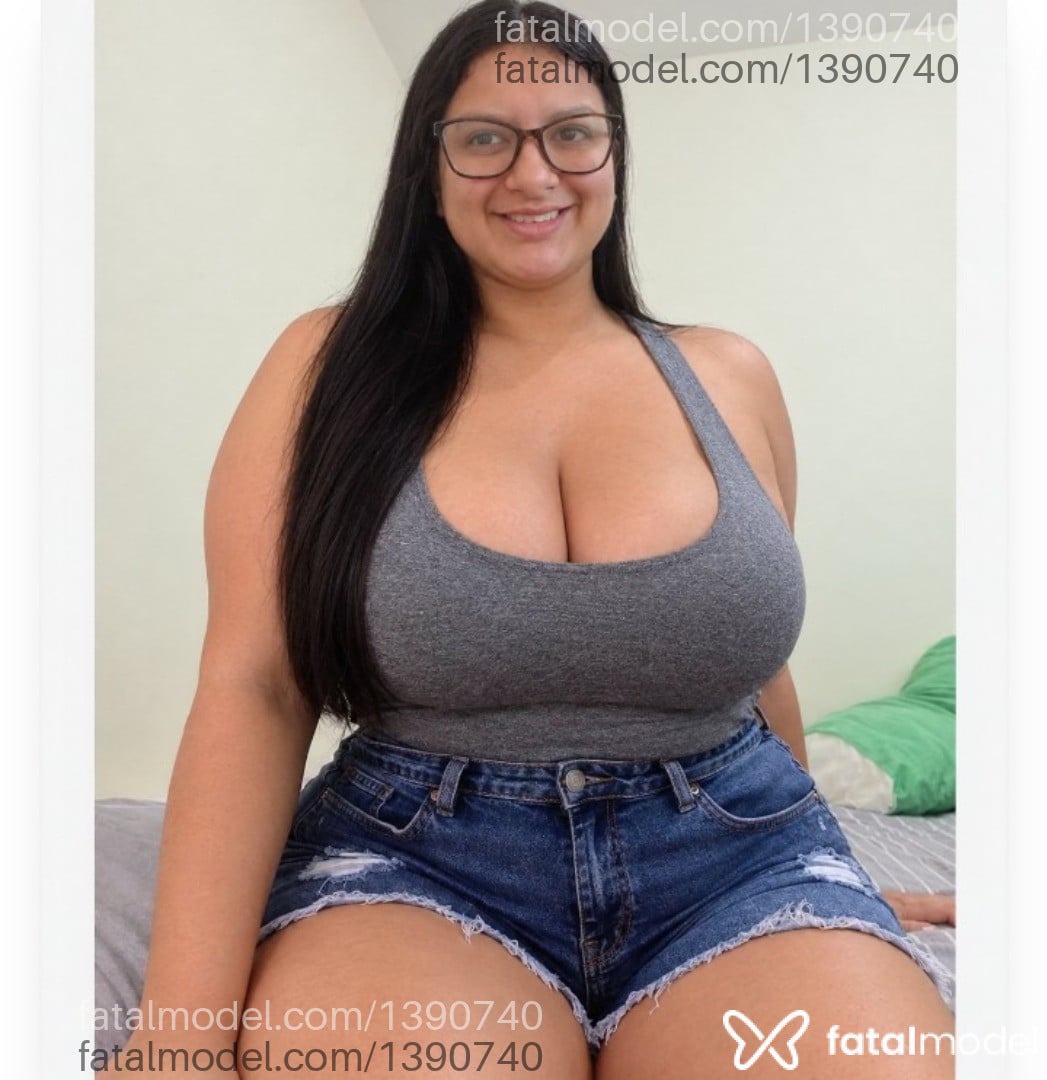 Acompanhante mulher morena (o) de olhos castanhos - Bruna Tetuda