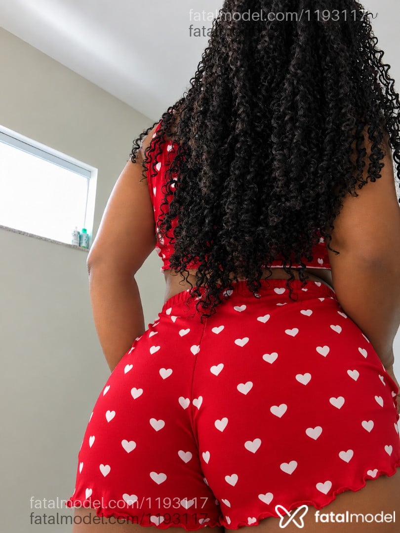 Acompanhante mulher morena (o) de olhos pretos - Soraya