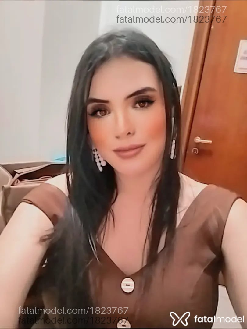Acompanhante mulher trans morena (o) de olhos castanhos - Alicia