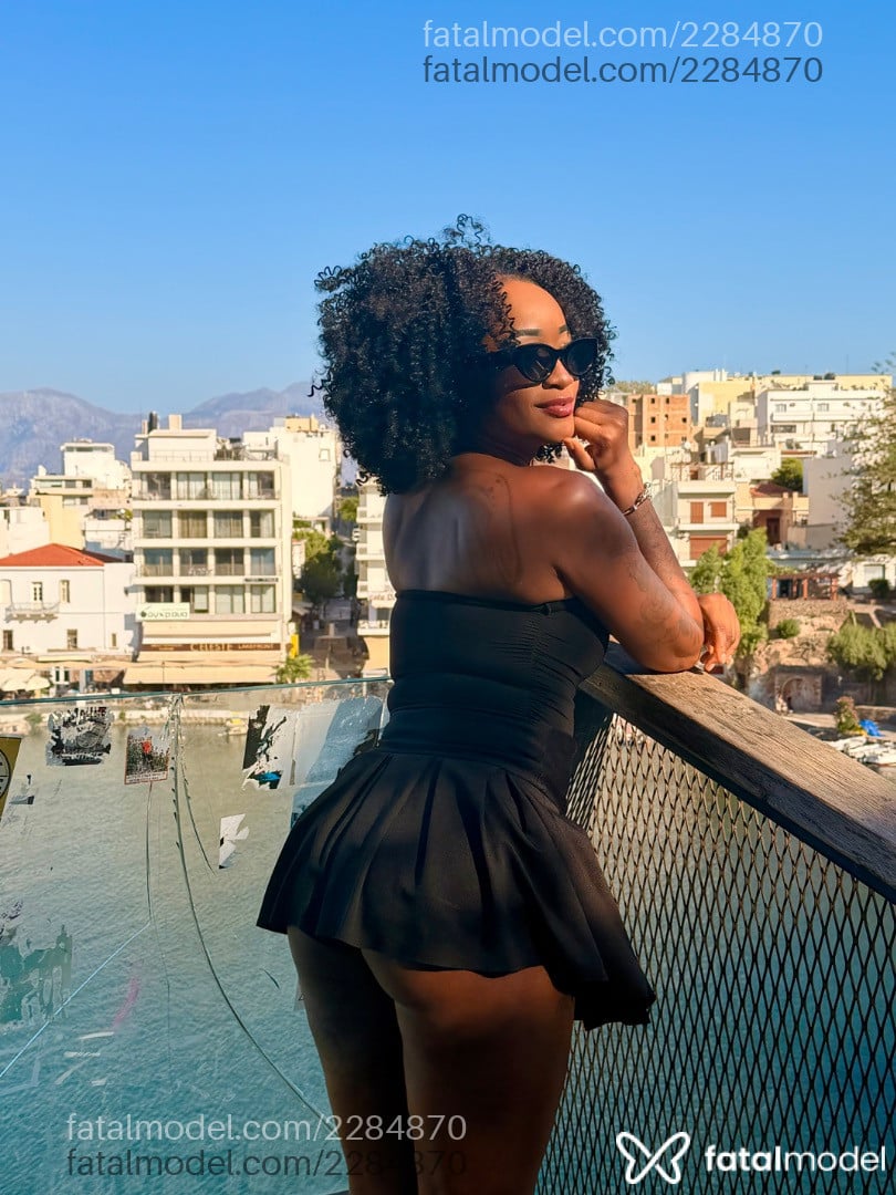 Acompanhante mulher morena (o) de olhos pretos - Iza Bahia